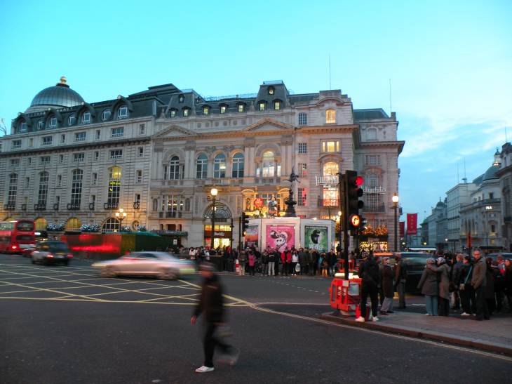  début de soirée sur Piccadily Circus